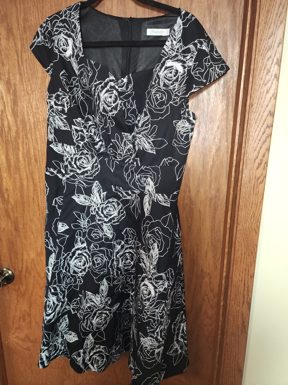 Black and White Floral Midi Dress by HANPCE'IRS
